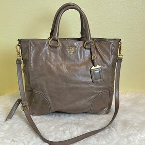 💯 Authentic Prada  Two-way Leather Tote Bag🍀